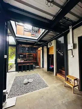 Rumah Industrial Modern di Distrik Emerald Bintaro