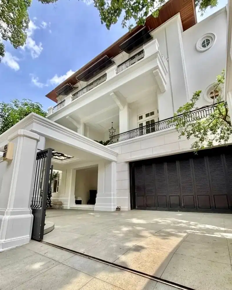 Rumah Mewah Lokasi Premium Dengan Lift di Mega Kuningan Jaksel