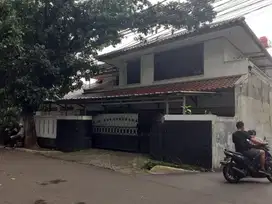 Jual rumah terawat dalam komplek Taman Radio dalam kebayoran Jaksel