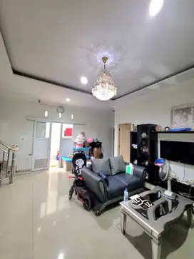 Rumah Modern Minimalis Siap Huni Terawat di Emerald Bintaro