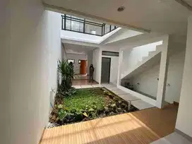 Dijual atau Disewakan rumah 2 lantai minimalist futuristic