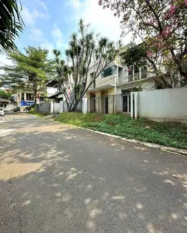 Murah   Rumah mewah ada Pool depan aTaman di Pondok Indah Jaksel