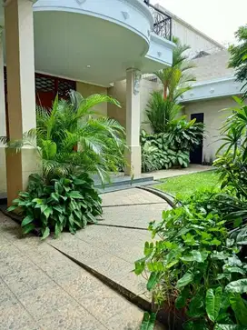 Jjual Rumah asri nyaman siap huni furnis ada Pool area Senopati Jaksel