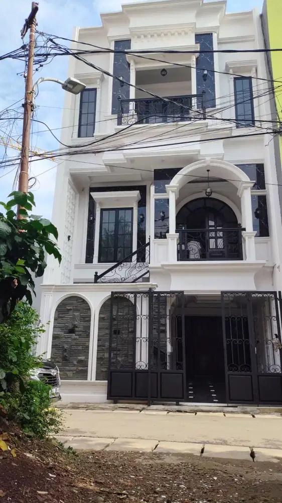 DIJUAL RUMAH DI RAGUNAN PASAR MINGGU JAKARTA SELATAN