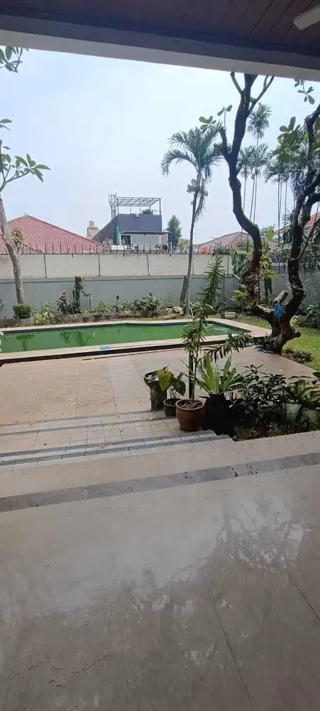 DISEWAKAN RUMAH BESAR SIAP HUNI DI KEMANG JAKARTA SELATAN