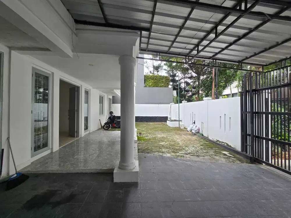 DISEWAKAN RUMAH SIAP HUNI DI SENOPATI KEBAYORAN BARU JAKARTA SELATAN