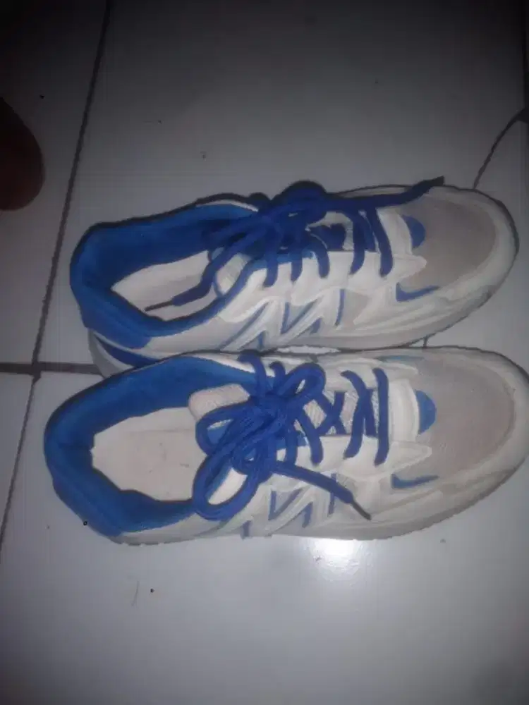 Sepatu  wanita size 36 warna putih