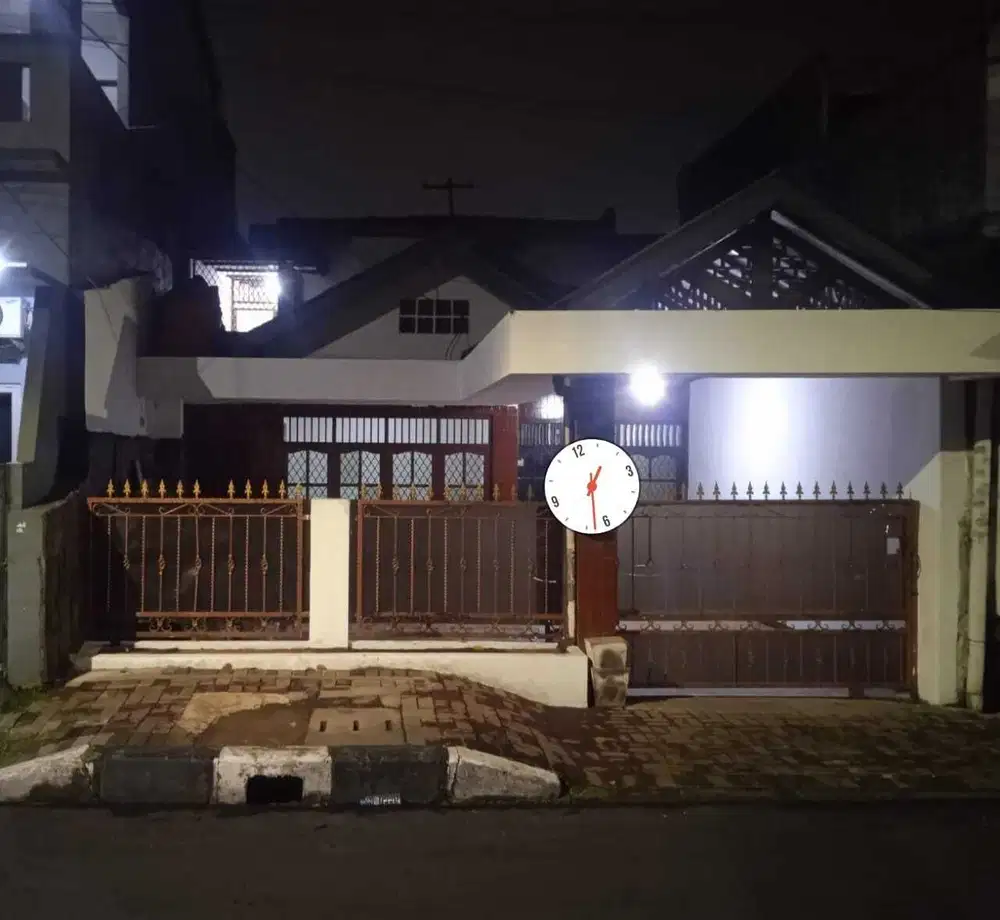 Disewakan rumah siap huni dinjohar baru jakarta pusat