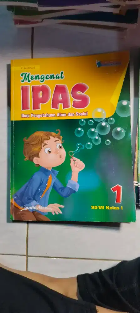 Buku sekolah Erlangga