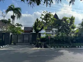 Rumah Kolonial Estetik Bersih Terawat di Klojen Tengah Kota Malang
