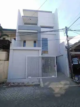 Dijual Rumah 3 Lantai Pakuwon City