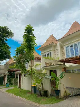 Rumah di kompleks elit Mutiara Boutique