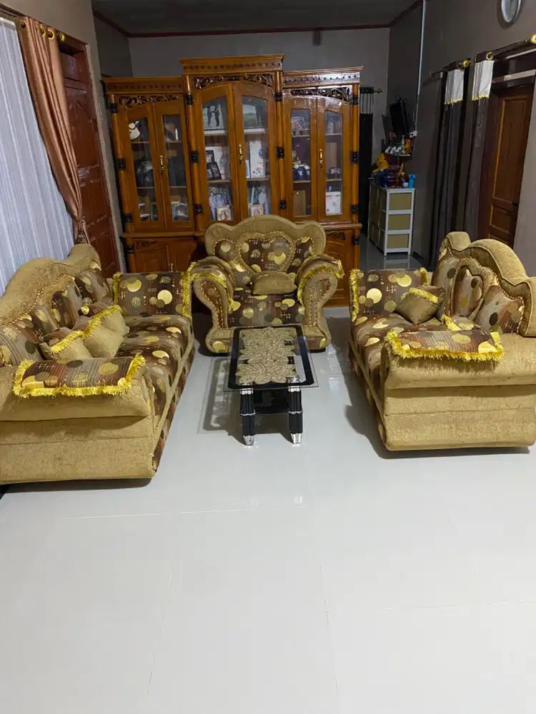 Dijual sofa masih dalam keadaan bagus