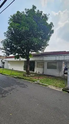 Dijual Rumah Tua di Kemang cocok untuk kost Atau kantor