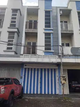 Ruko Jalan Raya Komersial Sidoarjo parkir luas