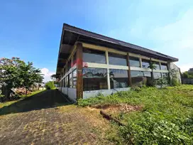 Ruang Usaha Sewa Lokasi Strategis Pinggir Jalan Besar Parkiran Sangat