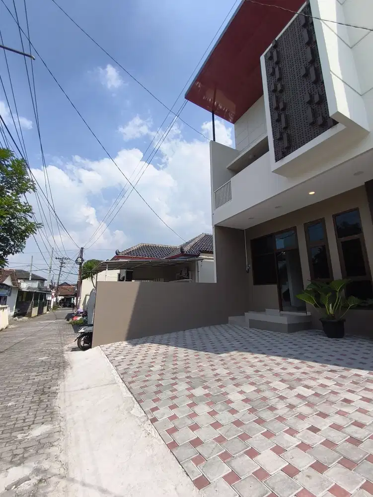 TURUN HARGA, Rumah Condong Catur Utara Ringroad Dekat UGM