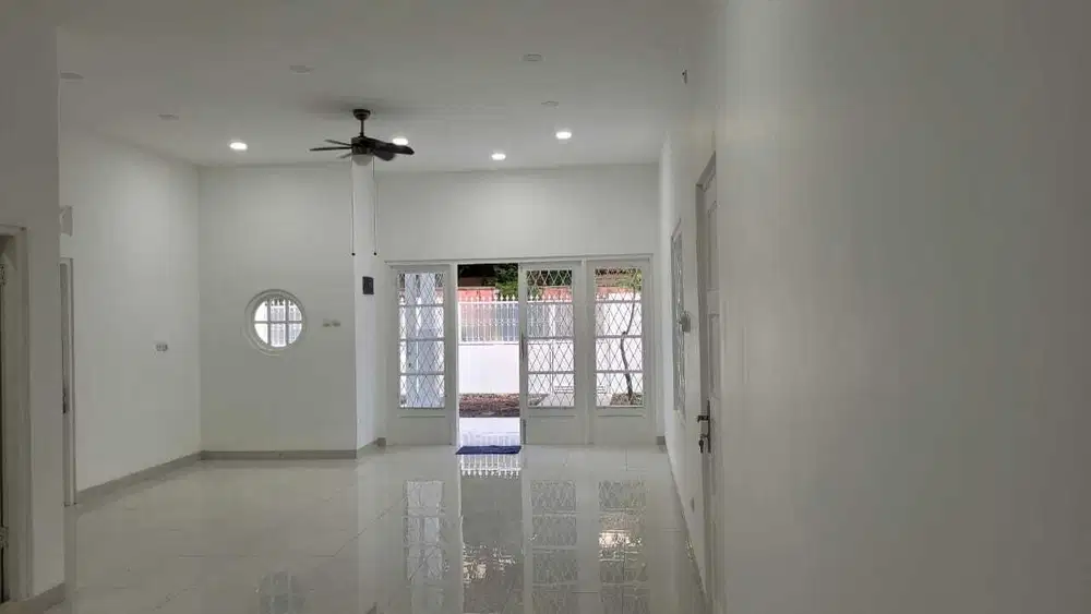 DISEWAKAN RUMAH UTK HUNIAN/OFFICE DI SENOPATI KEB BARU JAK SEL