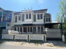 Rumah Besar Siap Pakai Cocok untuk Kantor dan Usaha di Lokasi Maguwo