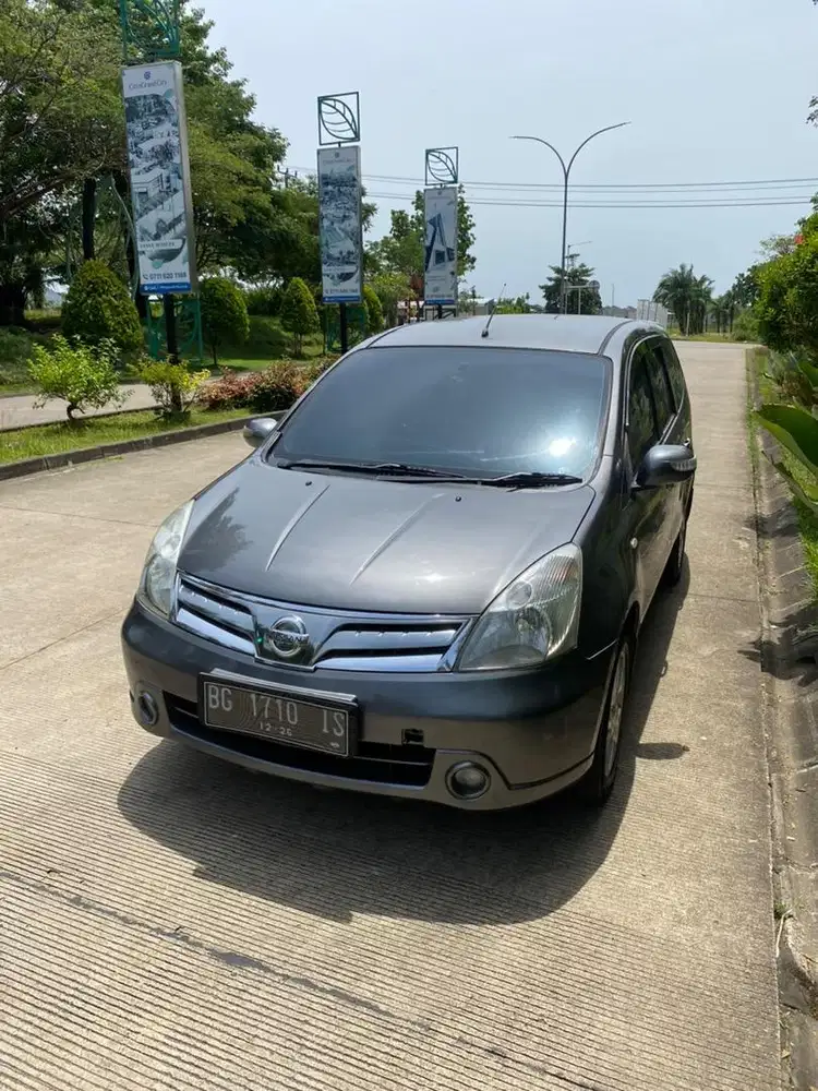 Nissan Livina Bensin 1,5 AT