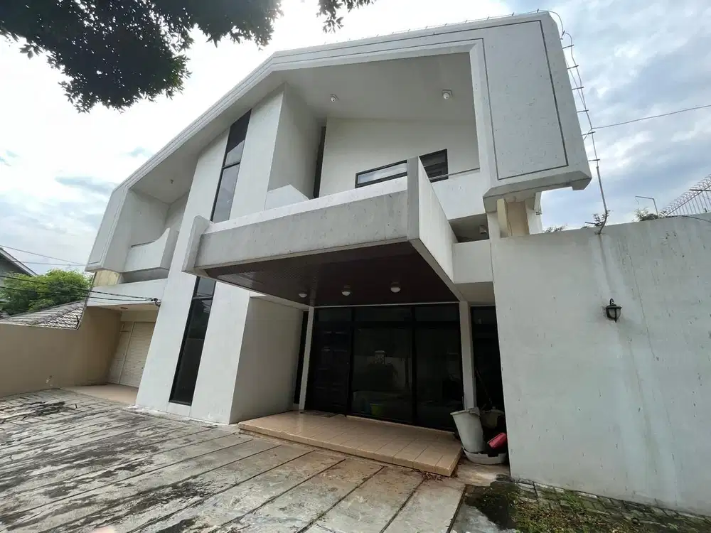 RUMAH LUAS ADA PRIVATE POOL - KEMANG JAKARTA SELATAN