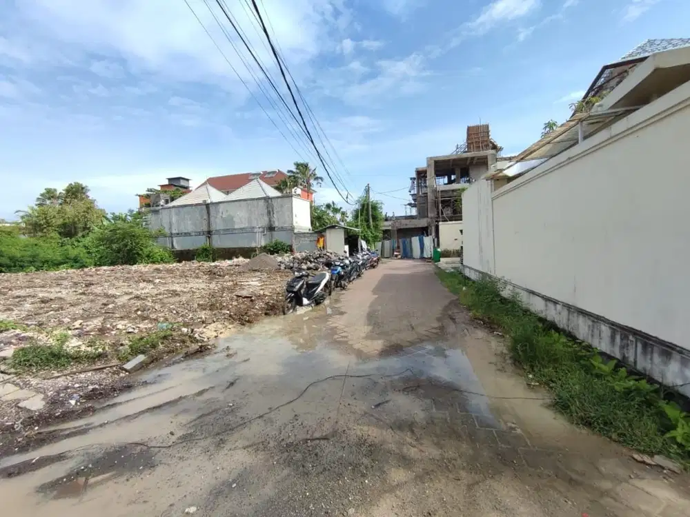 Tanah kosong dekat pantai berawa Bali