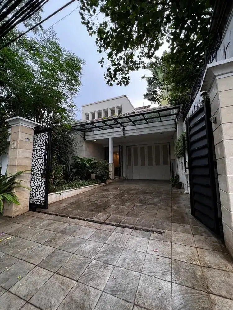 Turun harga  Jual rumah siap huni ada pool Jl. Solo Menteng Jakpus