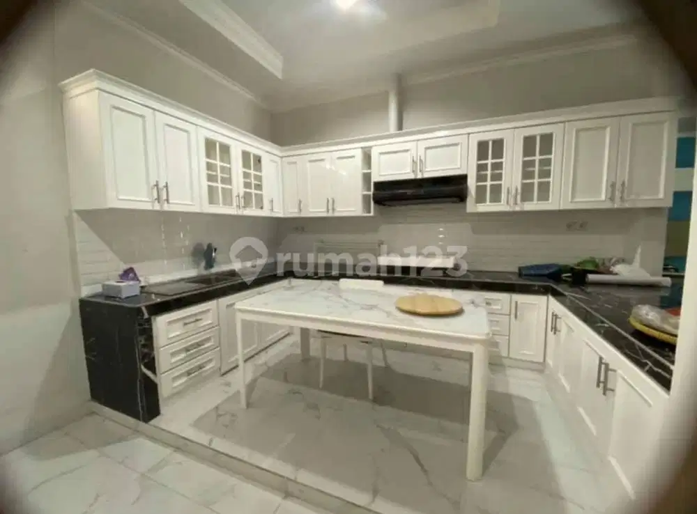 Dijual Rumah di Grisenda PIK LT.200m2 Semi Furnished Harga Nego