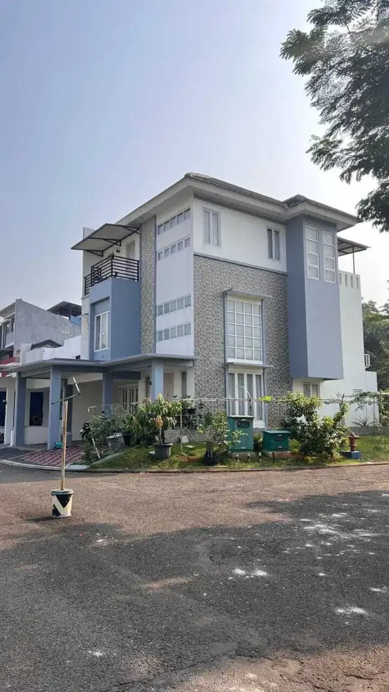 Dijual Rumah Hook/Hoek Semi Furnished The Icon Cluster Western Cosmo
