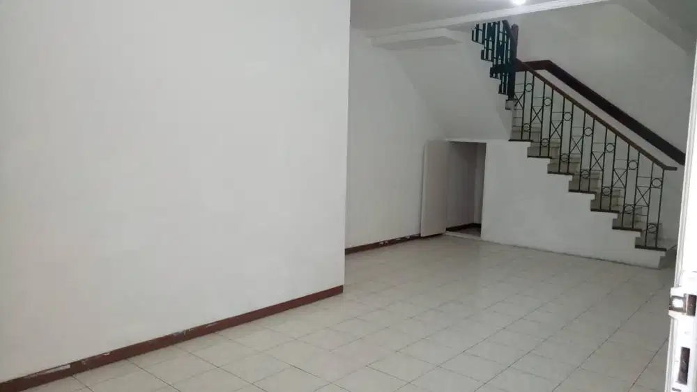 Disewakan rumah villa valensia