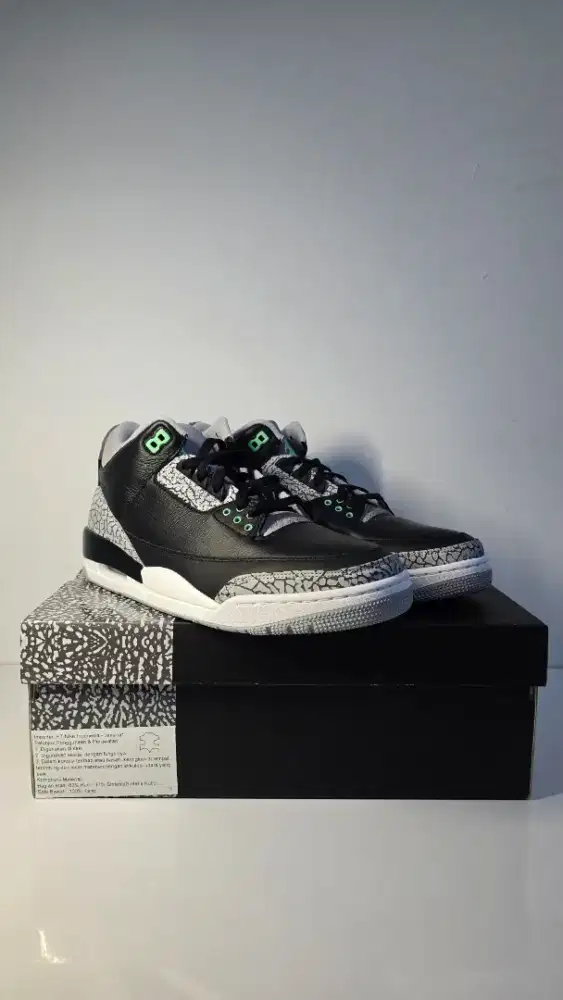 Sepatu Air Jordan 3 Retro Green Glow