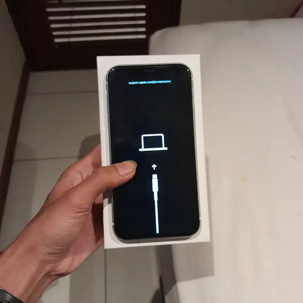 Iphone Xr 64gb Mentok Logo