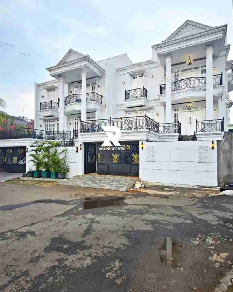 RUMAH MEWAH  + PRIVATE POOL SIAP HUNI DALAM KOMPLEK ELIT DEKAT CITOS