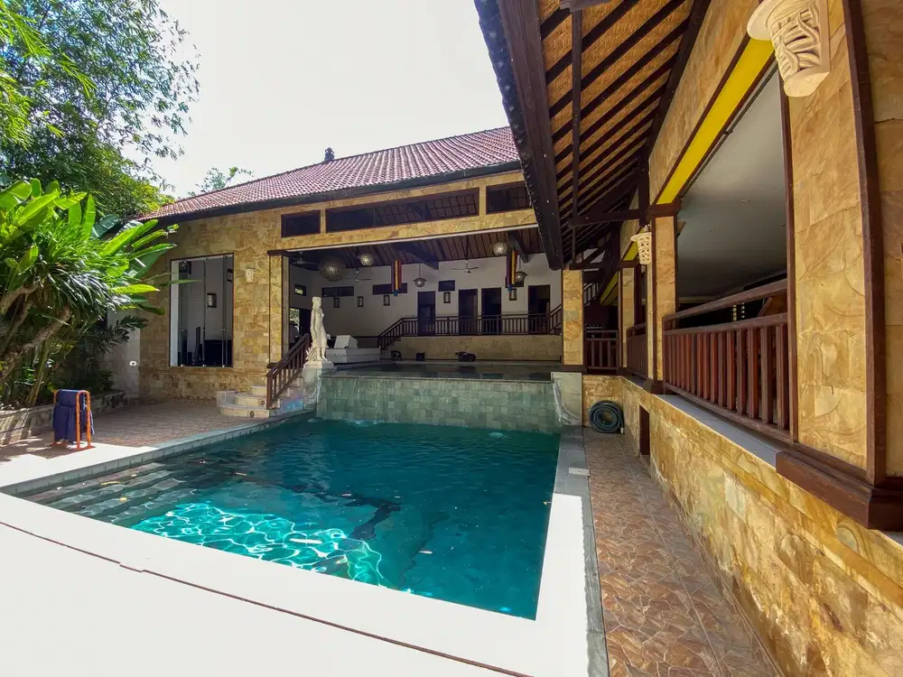Contemporary Balinese Inspired Villa For Yearly Rental In Kerobokan