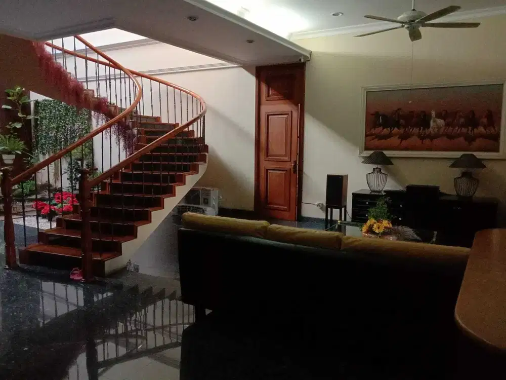 Rumah Mewah 2,5Lantai Pantai Mutiara SHM Dimensi 23 x 23