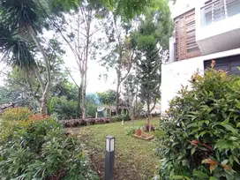 Di jual rumah 2 lantai di Bandung