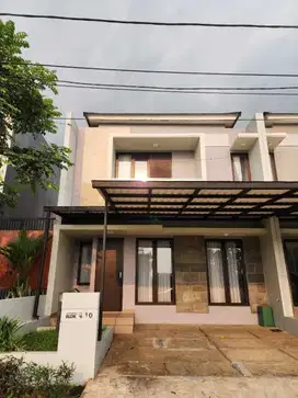 Rumah Cantik 2 lantai ! Muraaah ! Cash atau Over Credit !