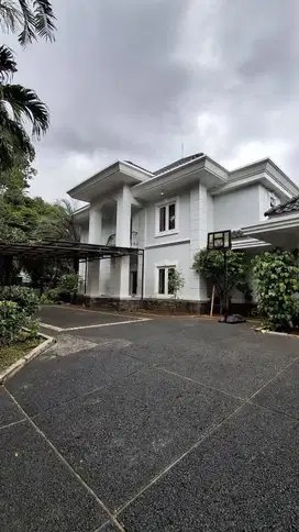 Rumah Hook 2 Lantai ada Private Pool di Jakarta Selatan