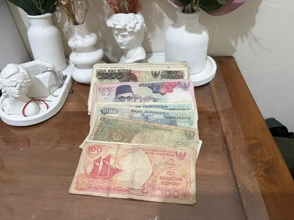 Di jual uang kertas lama