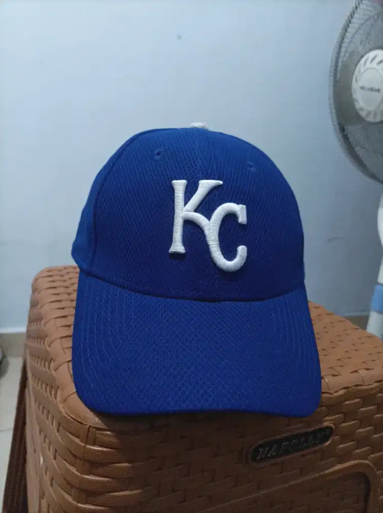 Topi KC NewEra build up