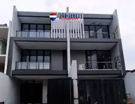 Dijual rumah baru 3 lantai komplek Sunrise Garden Jakarta Barat