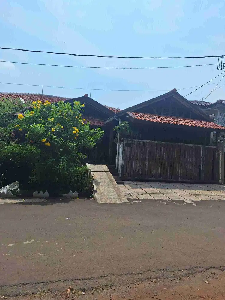 RUMAH TERAWAT ASRI SIAP HUNI DALAM KOMPLEK NYAMAN DI KEBAYORAN LAMA
