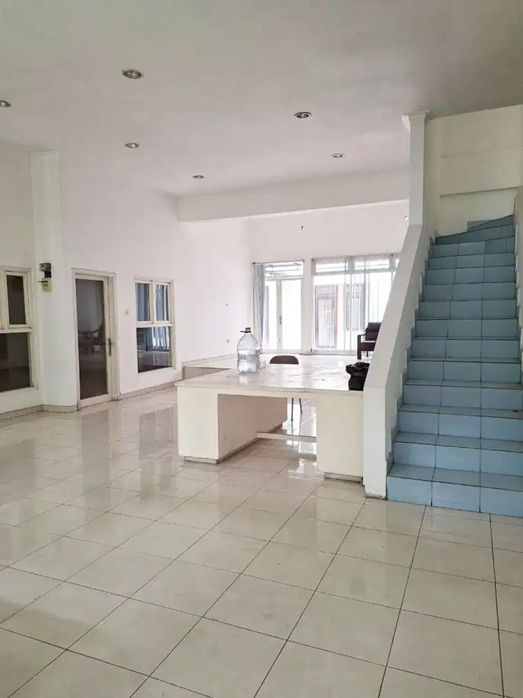 Disewakan Rumah di Manyar Komersial Area dekat Raya MERR