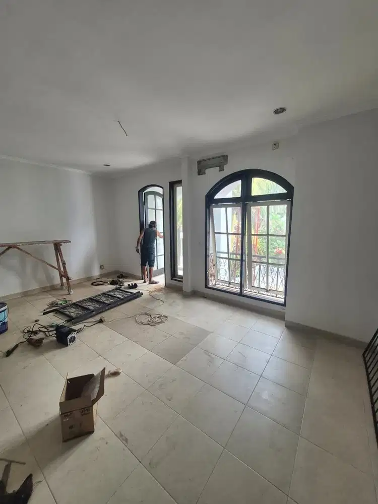 Cuma 1! Disewakan Rumah Renovasi Siap Huni di Sektor 9 Bintaro