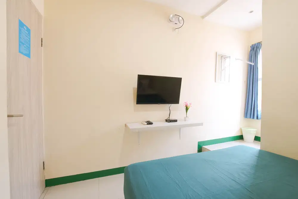 Sewa Kost Le Paris Syariah Jendela Keluar Siap Huni Dekat ke Bandara
