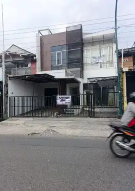 Rumah Besar Tepi Jalan Cocok Untuk Usaha Dan Kantor Lokasi Umbulharjo Dekat Giwangan