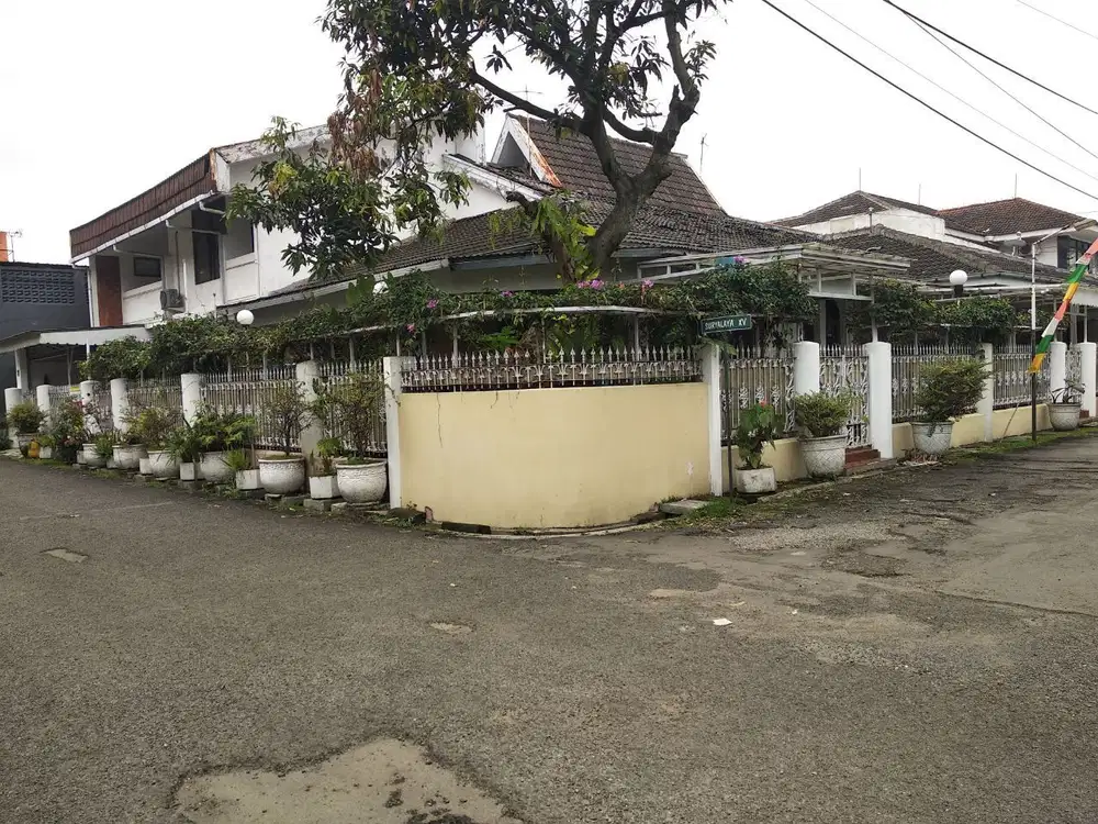 Dijual Rumah Klasik Terawat di Cijagra Lengkong dkt Regol Buahbatu Bdg