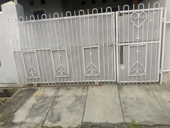 Disewakan Rumah Nyaman di Taman Harapan Baru, Kota Bekasi.