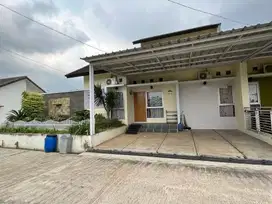 Jual Rumah Dengan Kolam Renang Private 2 Lantai
