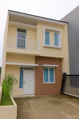 Rumah cantik hanya 200m ke jalan raya 2 lantai